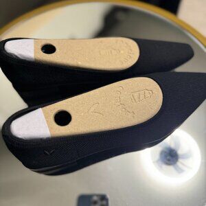 Vivaia Small Square-Toe Heels (Minnie Pro) Black